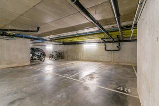 Ondergrondse garagestaanplaats (nr. 47) nabij centrum van Halle!<br />Verkoop onder registratiestelsel (geen btw!).<br /><br /><br />Stedenbouwkundige inlichtingen beschikbaar op kantoor.