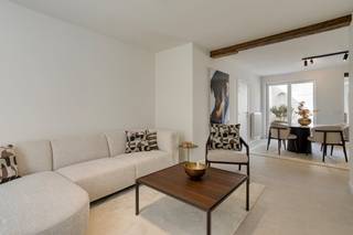 Dit volledig gerenoveerde en modern afgewerkte huis is een absolute buitenkans voor wie op zoek is naar een instapklare woning in de historische...