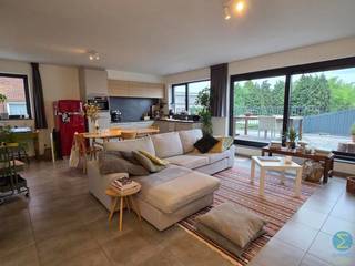 Modern 1-slaapkamerappartement met ruim terras nabij centrum Retie.Bij het betreden van het appartement komt u binnen in de verzorgde inkomhal, die...