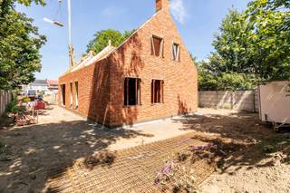 Nieuwbouw open bebouwing met 3 slaapkamers, bureau, dressing, badkamer, terras en tuin!6% BTW mogelijk mits voldoen aan de voorwaarden!Indeling GLV:...