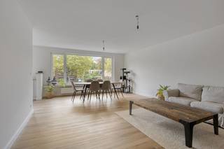 Ben je op zoek naar een volledig vernieuwd appartement waar je meteen je meubels kan binnenzetten? Dit pareltje op de eerste verdieping van...