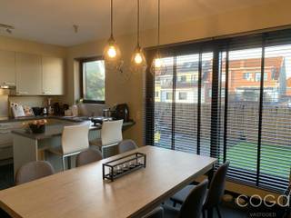 Modern 2-slaapkamer appartement (geen lift) centraal gelegen in Ekeren Donk (grens Brasschaat).Indeling: Inkomhal met gastentoilet, grote leefruimte...