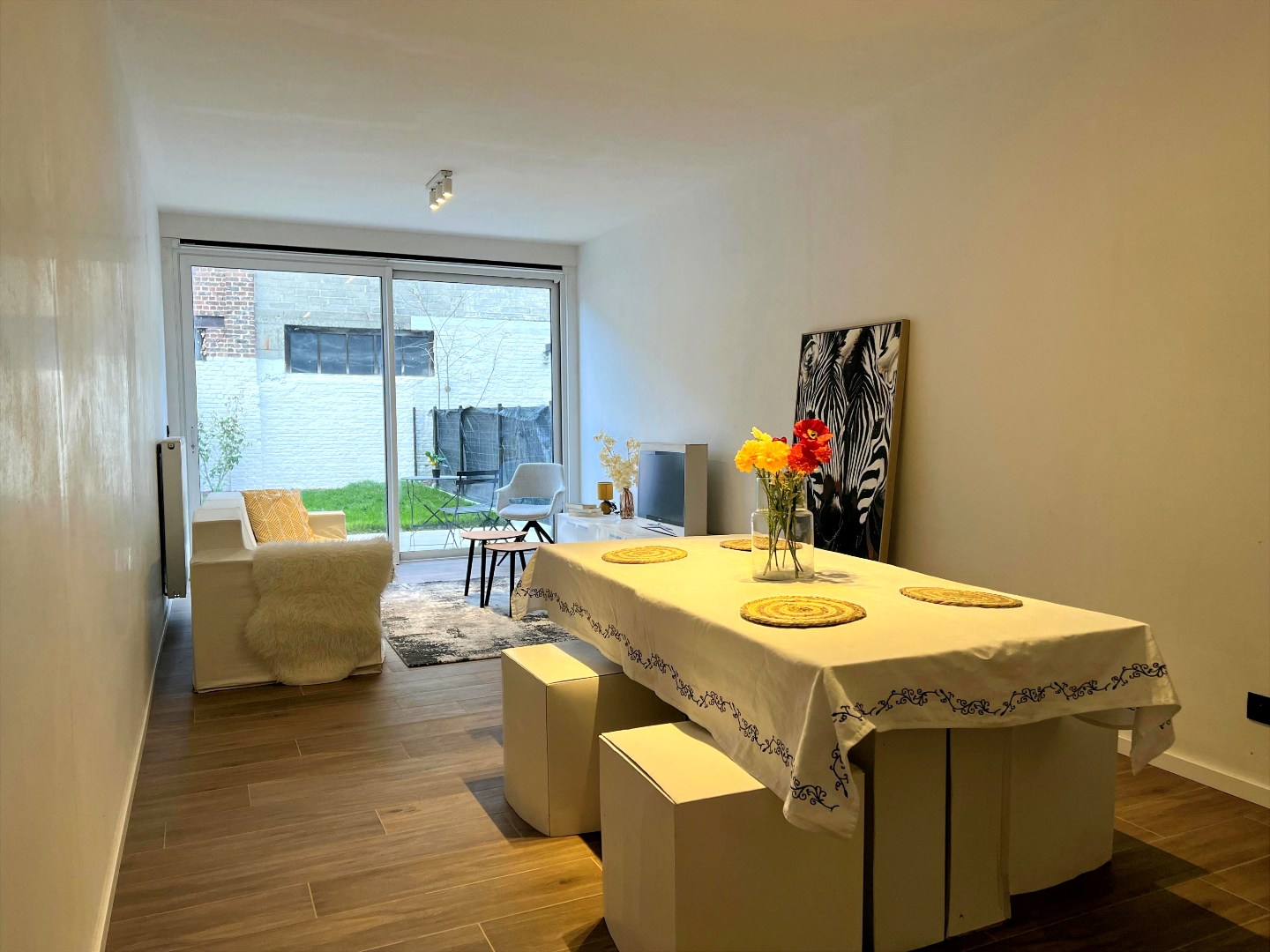 Instapklare stadswoning met 3 slaapkamers en tuintje! - foto 2