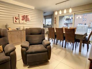 Dit gelijkvloers 2-slaapkamer appartement is gelegen in het centrum van Passendale, in de onmiddellijke nabijheid van winkels, openbaar...