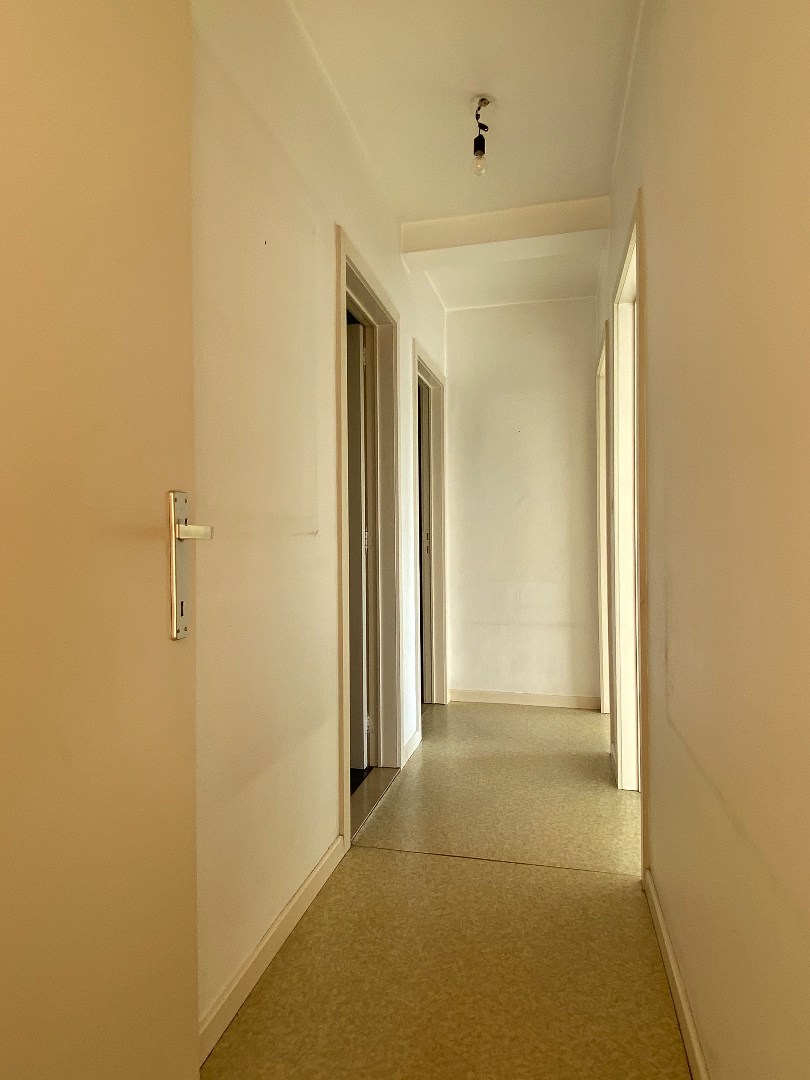 Appartement met 2 slaapkamers en staanplaats op de markt van Harelbeke - foto 5