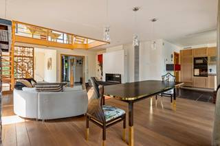 <span>Jonge (<span>bj 2004) </span>bijzonder grote woning (bvo ca. 316m²) en energiezuinige met epc 150 woning met thans 4 slaapkamers, 2 badkamers en bijzonder leuke look and feel alsook leuke extra's. De woning is zeer goed onderhouden, geniet een prachtige lichtinval en werd erg praktisch ingedeeld en is gelegen op een van de meest rustige (einde doodlopende straat) locaties van Sint-Antonius op een ZO perceel van <span>1247m².</span></span><br /><br /><span>INDELING: Inkomhal met gastentoilet en vestiairegedeelte - Open leefruimte met prachtige lichtinval welke werd voorzien van parket en gashaard - Vooraan bureauruimte met eveneens prachtige lichtinval - Geheel geïnstalleerde open keuken voorzien van ATAG toestellen (hete-luchtoven, microgolf, vaatwasser enz.) met handige bijkeuken die toegang verleent tot garage met automatische poort. V1: Prachtige open gedeelte/vide die toegang verschaft tot slaapkamer 1, ingerichte badkamer en de masterbedroom welke werd voorzien van ensuite dressing en tweede badkamer allen voorzien van de nodige toestellen. V2: omvat 3e en 4e riante slaapkamer (36,84m² en 20,5m²) alsook toegang tot technische ruimte. TUIN: Geheel omheind en onderhoudsvriendelijk aangelegd met terras en voorzien van mooie bomen alsook een ideale oriëntatie op het zuid-oosten. </span><br /><br /><span>BIJZONDERHEDEN: Jonge woonst - Toplocatie - Centrale en toch heel rustige omgeving - Bijzonder ruim - Elektriciteit bijna <span><span>conform aangezien enkel schema's ontbreken</span> </span>- EPC: 150<span>kWh/m² UC: 1800051</span>- Leuke extra's waaronder alarm, gashaard enz. - Cv gas vloerverwarming glvl, radiatoren op verdieping - Stedenbouw info in aanvraag - Geen risicozone voor overstromingen Psco<span>re A &amp; Gscore A </span>- Meer informatie of een gratis schatting van uw woonst? Bel 0472 62 03 05 of via www.yvesvanpelt.be.</span>