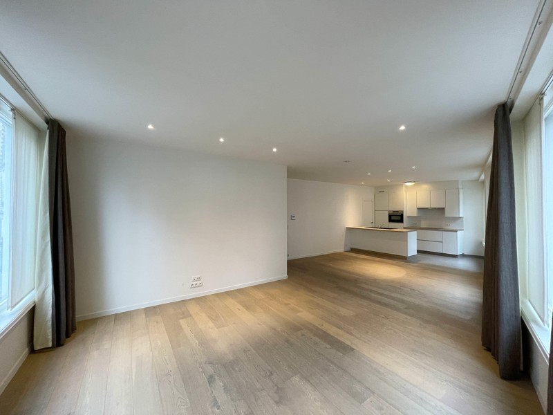 Instapklaar 2-slaapkamer appartement in hartje Kortrijk! - foto 5