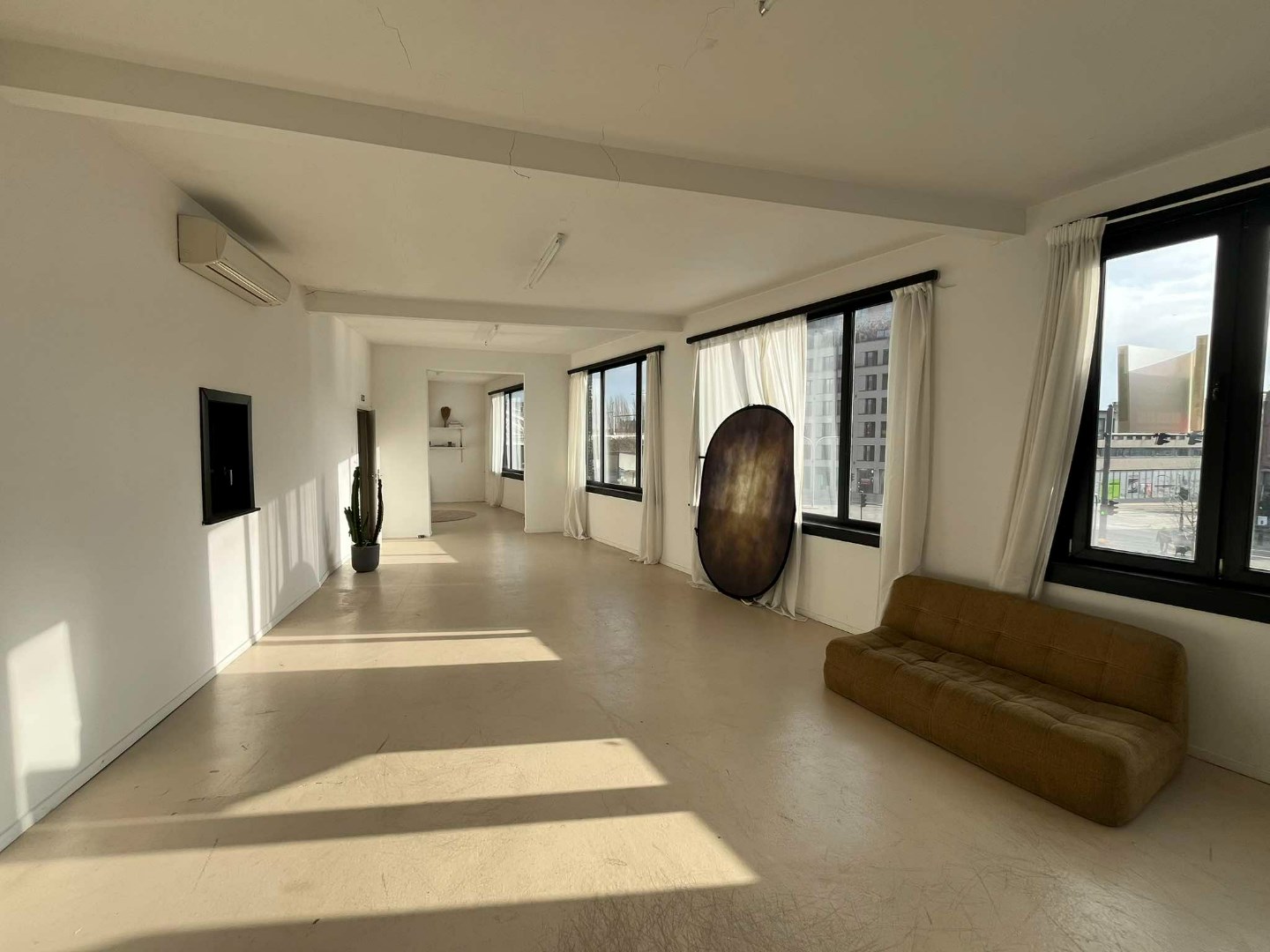 Commercial à louer à Anvers - photo 3