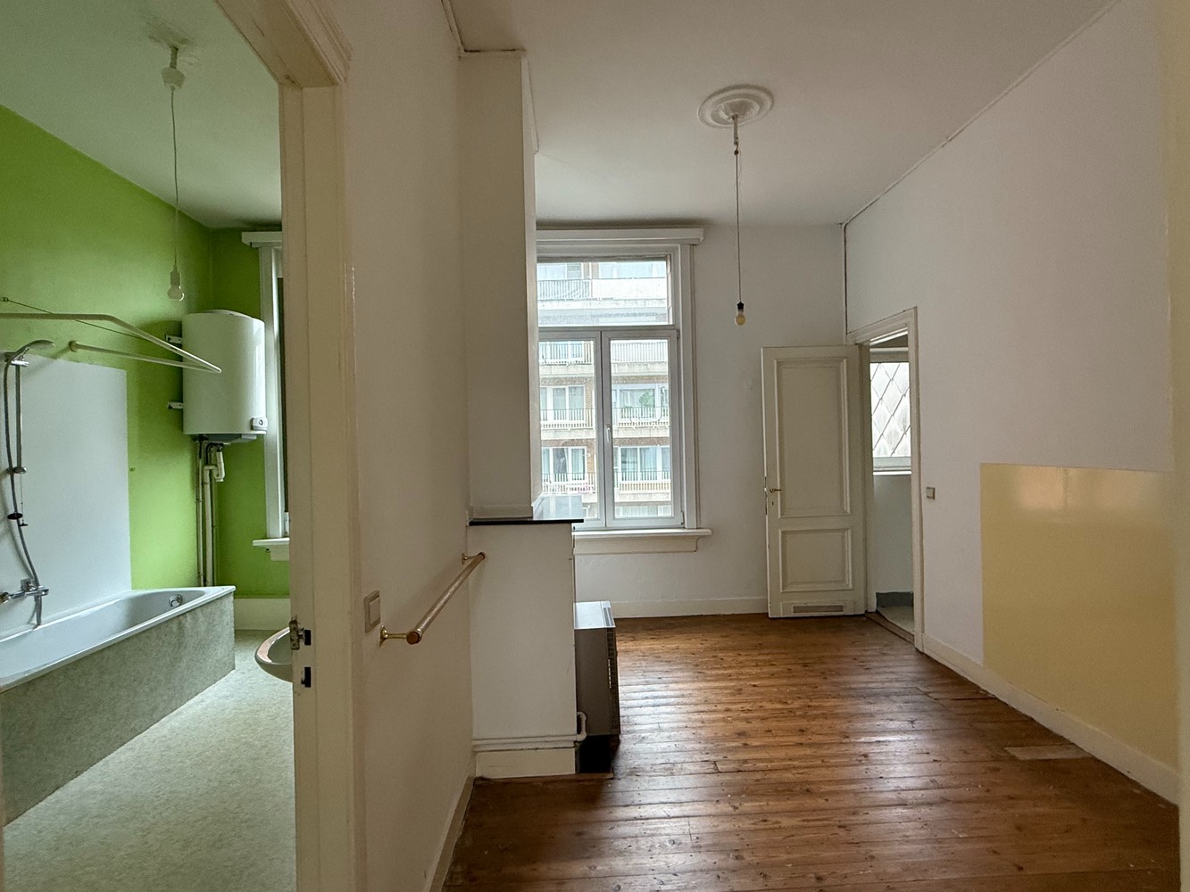 Te renoveren herenwoning met ontzettend veel potentieel en charme. - foto 5