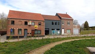 Wenst u uw eigen zaak te starten of bent u op zoek naar een mooie investering?Dit prachtig handelshuis in Haasrode (Oud-Heverlee) is een droom voor...