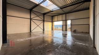 Nieuwbouw KMO-unit van 202 m² met privatieve ruime parkeerplaats te koop. De unit maakt deel uit van een bedrijvenpark bestaande uit 23 KMO-units,...