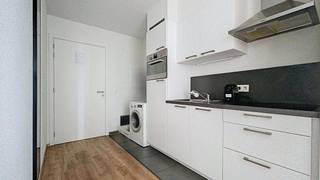 Lichtrijke studio (58m²) te koop, gelegen op de eerste verdieping van een recent appartementsgebouw, opgeleverd in 2018. Deze instapklare...