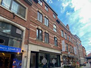 In de levendige Parijsstraat in hartje Leuven vindt u woonproject "Emily" – een stijlvol gebouw bestaande uit drie volledig...