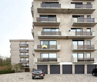 Dit ruime, energiezuinige (label B) appartement van 101 m² met 3 terrassen is gelegen op de tweede verdieping van "residentie Ter Walle IV"...