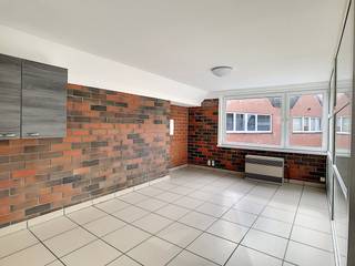 Dit éénslaapkamerappartement bevindt zich op de eerste verdieping van een kleinschalig gebouw in het centrum van Ieper. Het appartement is...