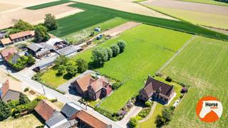 EERSTE BEZOEKDAG WOENSDAG 10 JUNI 2026 VAN 16U TOT 19U (ENKEL OP AFSPRAAK!!)LIERDE - Woning met bijgebouw op 94 areCharmante hoeve op een perceel van...