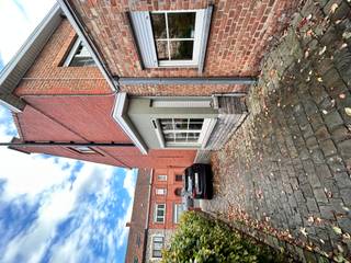 Menen - Ruime woning met garage en tuin te koop.Indeling:Inkomhal, woonkamers met eethoek, wasruimte, badkamer en grote garage1ste verdieping: 2de...