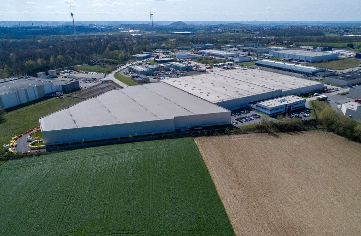 26.253 m² d'entrepôt logistique avec bureaux à proximité de l'autoroute E19 - photo 2