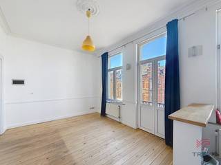 SAINT-GILLES – in de wijk Janson, dicht bij alle voorzieningen (openbaar vervoer en winkels), ideaal voor studenten. Studio van ± 30 m² op de...