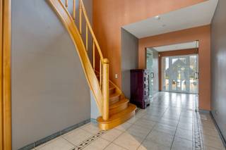 Are you looking for an exclusive property in the heart of Zwijndrecht? This property combines an impressive living volume with functional extras...