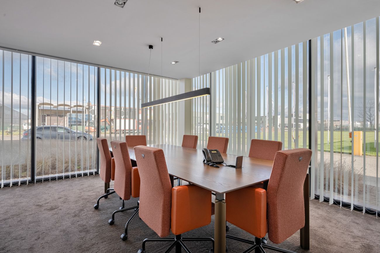 Prachtige kantoren (1.450 m²) met magazijn (1.088 m²) op een industriegrond van 5.641 m² - foto 3