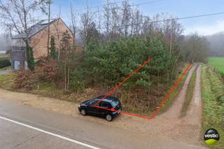 Deze bouwgrond voor een halfopen bebouwing bevindt zich aan de Oostereindestraat in Lummen, op een strategische locatie met vlotte verbindingen...