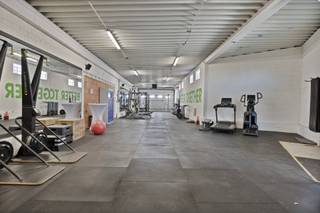 TE HUUR: BEDRIJFSHAL: OPSLAGPLAATS / GARAGE VAN CIRCA 165 M2 TE HASSELT (STEVOORT)Net buiten het centrum van deelgemeente Stevoort in Hasselt, vindt...