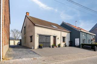 Charming semi-detached house with garden and extension potential in Bertem<br />Located in a quiet street on Oude Baan in Bertem, this charming semi-detached home offers comfortable living with plenty of future possibilities.<br />Layout:<br />On the ground floor, the entrance hall leads into a bright and welcoming living area. Adjacent, you’ll find a fully equipped kitchen featuring a refrigerator, oven, microwave, and dishwasher, with direct access to the terrace and the pleasant, private garden.<br />The ground floor also includes a bedroom and a bathroom with a shower.<br />On the first floor, a spacious open area with a separate dressing room offers numerous possibilities. This space can easily be converted into 2 to 3 additional bedrooms, a home office, or a hobby room.<br />There is also a practical cellar in the basement.<br />Outside, there is parking space available in front to the house.<br />Key features:<br />Quiet location in Bertem<br />Semi-detached property<br />Bedroom and bathroom on the ground floor<br />Sunny garden with terrace<br />Potential to create 2–3 extra rooms<br />Private parking space in front to the house<br />Interested? Contact Immo-M at +32 468 22 53 22 or email info@immo-m.be for a visit.