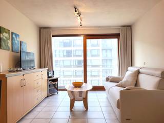 Deze instapklare <u><strong>studio met slaaphoek en terras</strong></u> is centraal gelegen in Oostduinkerke-Bad op het derde verdiep van de residentie ODK PROMENADE, vlakbij de Zeedijk en het strand.<br />Indeling: Inkom, slaaphoek, badkamer met douche, wastafel en toilet, woonkamer met open keuken die uitgeeft op het aangename terras.