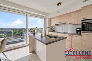 Ontdek de weelde en pracht van dit recent appartement, gelegen in centrum Deinze en voorzien van alle moderne luxe die u zoekt!Met 2 ruime...