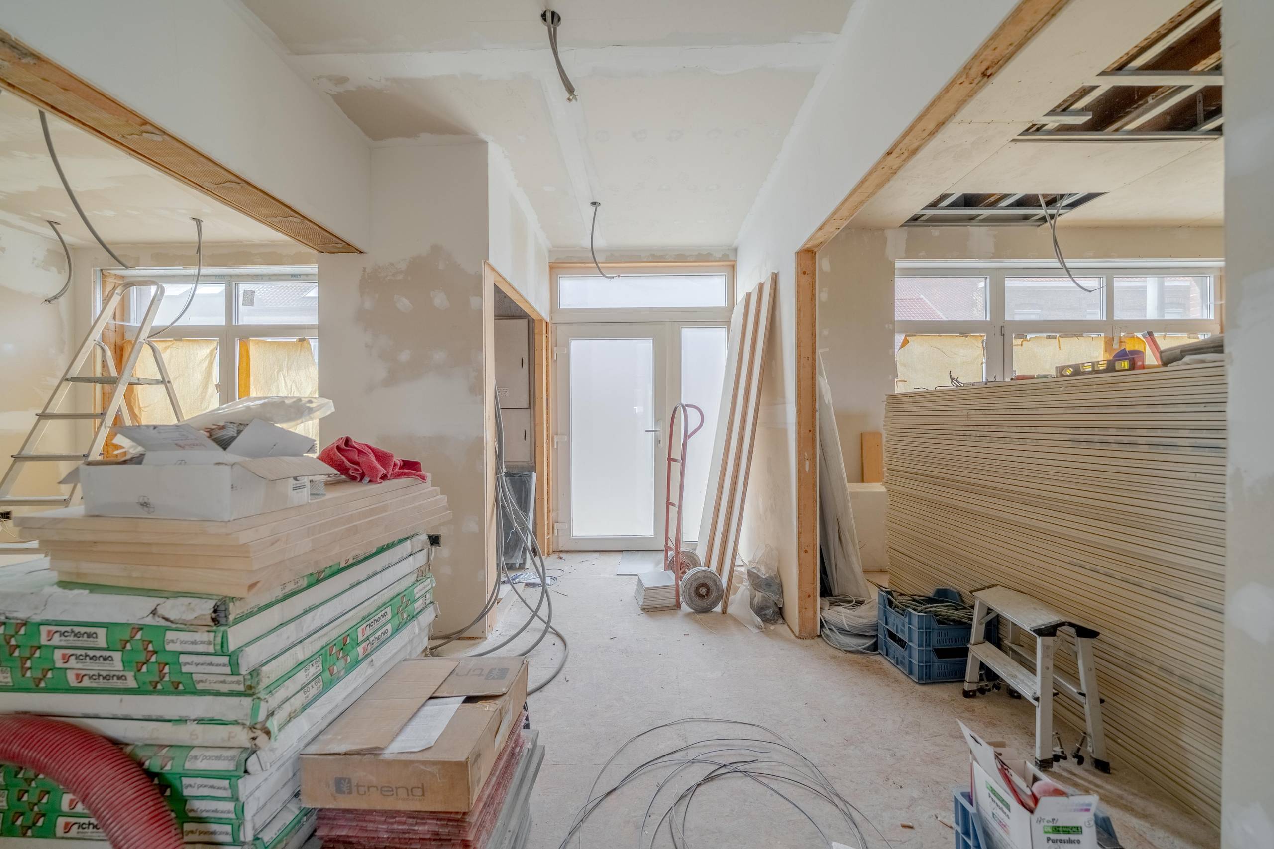 Woning in renovatie met ruime tuin in Poelkapelle - foto 3