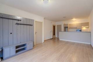 Het appartement is gelegen vlakbij invalswegen en geniet dus van een vlotte bereikbaarheid, zowel met de wagen als het openbaar vervoer.Pluspunten:-...