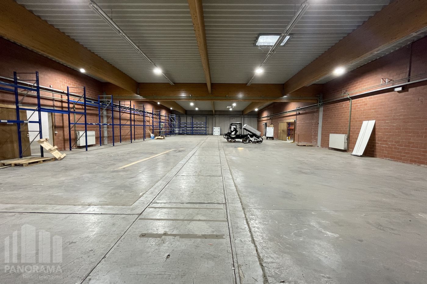 1.900 m² opslagruimte, bureelruimte en overdekte buitenruimte in Meulebeke - foto 4