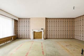 <strong>Ruim appartement op een gegeerde locatie</strong><br /><br />Op te frissen appartement van <strong>ca. 120m²</strong> met maar liefst <strong>drie slaapkamers</strong> en een zuidgericht terras gelegen op de tweede verdieping. De woning bevindt zich op een absolute toplocatie in Borgerhout, op wandelafstand van het openbaar vervoer, winkels, scholen, gezellige horecazaken en het gezellige <strong>Te Boelaarpark.</strong><br /><br /><strong>Indeling</strong><br />- Inkomhal met ingebouwde kasten<br />- Toilet<br />- Slaapkamer 1<br />- Slaapkamer 2<br />- Slaapkamer 3<br />- Badkamer 1<br />- Badkamer 2<br />- Keuken met een extra ruimte/berging<br />- Leefruimte <br /><br /><strong>Bijzonderheden</strong><br />- Mobiscore <strong>9,4/10</strong><br />- 2 Badkamers<br />- <strong>EPC B</strong> met een score van <strong>127 kWh/(m² jaar)</strong><br />- Zuidgericht terras<br />- Kelderberging inbegrepen<br />- Mogelijkheid tot aankoop van een autostaanplaats
