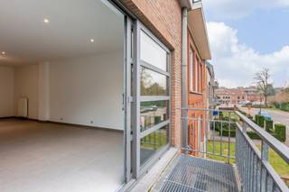 Instapklaar duplex appartement te koop in hartje Sterrebeek – ideaal als privéwoonst of opbrengsteigendomBent u op zoek naar een comfortabel en...
