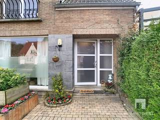 Bent u op zoek naar een betaalbare thuis op een uitstekende ligging in Diest? Ontdek dan deze instapklare woning, schitterend gelegen aan...
