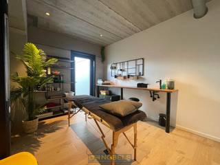 Te huur, multifunctionele praktijkruimte met behandeltafel op toplocatie in Etikhove (Maarkedal)Word onderdeel van een goed draaiend...