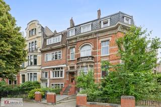 IGL stelt u met trots dit prachtig herenhuis voor gelegen nabij de bel-epoque wijk aan het Astridpark. Deze woning daterend uit 1919, maar...