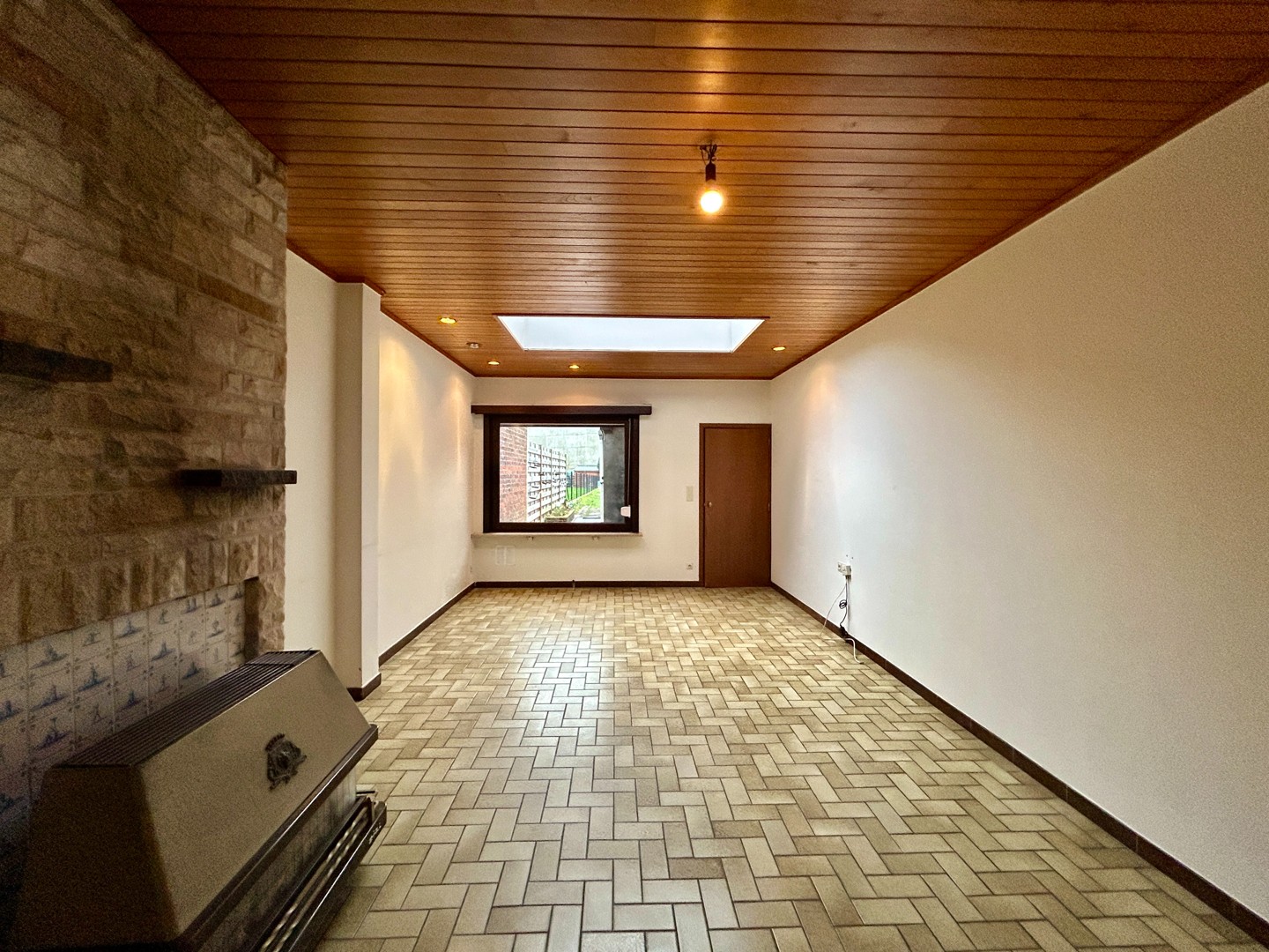 Karaktervolle rijwoning met tuin en garage te Izegem! - foto 5