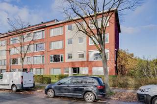 Zeer licht en goed onderhouden appartement met 2/3 slaapkamers en lift in een klein appartementsblok staat te koop op de Oudstrijderslaan 47...