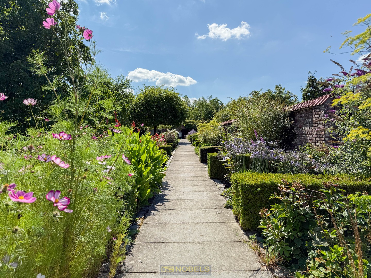 Te koop, historisch herenhuis met parkdomein en boomgaard op 1,4 ha - photo 3