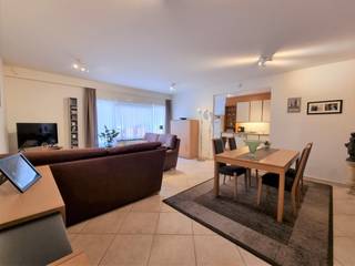 Appartement très bien situé, à proximité du centre et de la plage de Heist. En plus de sa bonne disposition, l'appartement dispose de 3 chambres...