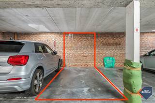 Looking for a practical and secure parking solution in Ostend? This ground-floor parking space in Residence Sunrise offers the ideal combination...