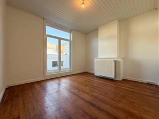 Deze volledig gerenoveerde te huur rijwoning is gelegen in de Snoekstraat 119 in Gent, een aangename en goed bereikbare buurt met alles...