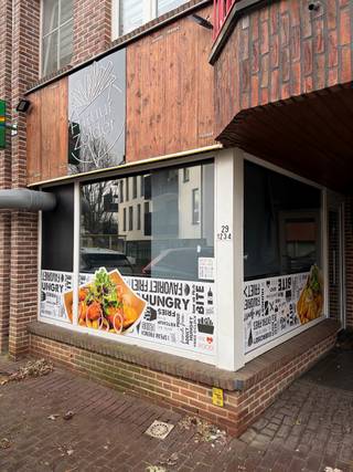 Deze voormalige frituur gelegen in het centrum van Zolder heeft een oppervlakte van ongeveer 60m2 en een kelder van ongeveer 20m2.Er is een...