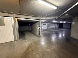 Makkelijk toegankelijke garage in het centrum van Knokke, nabij de Lippenslaan en de Dumortierlaan. Verdieping: -3...