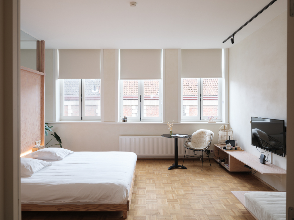 Bijzonder duplexappartement (240 m²) met vier slaapkamers, telkens met eigen sanitair en buitenruimte, gelegen in een kleinschalige residentie nabij het Zuid. - photo 4