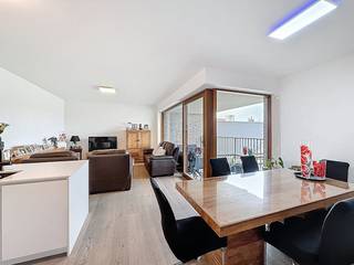 In residentie 'De Gloria', pal in het centrum van Ieper, vindt men dit prachtig appartement met 2 slaapkamers, terras...