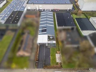 In Harelbeke bieden wij dit polyvalent bedrijfspand aan, bestaande uit een ruim magazijn en een instapklare woonst. Het geheel is uitermate...