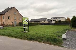 Dit bouwperceel is gelegen aan de Herenweg te Tongeren, een rustige, doodlopende straat met verschillende nieuwbouwwoningen op korte afstand van...